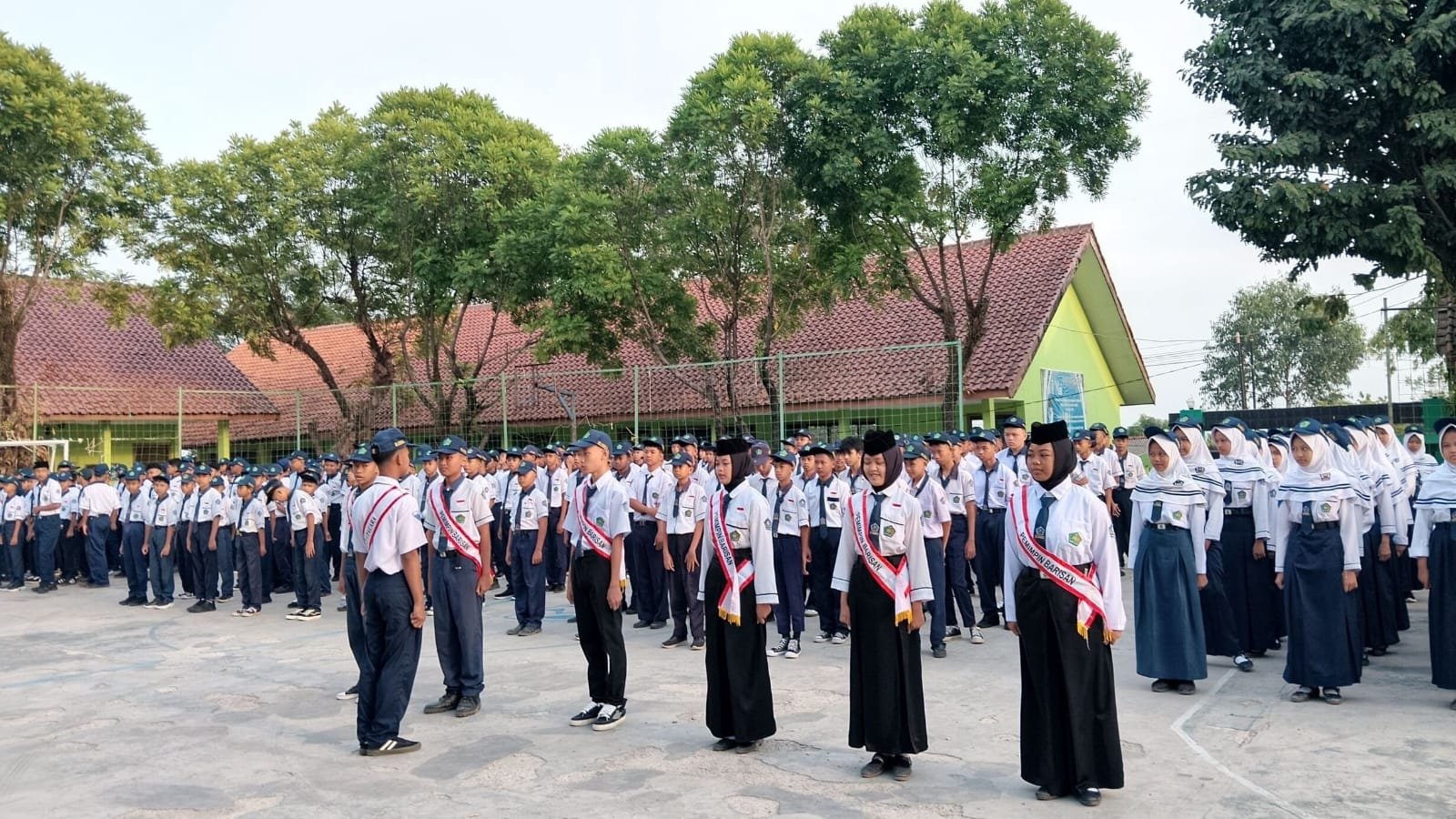 Upacara Berbahasa Inggris di MTsN 12 Majalengka: Pesan Mendalam tentang Adab dan Akhlak